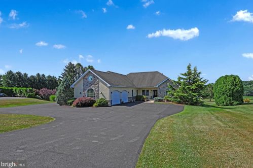 1318 Wood Ln, Breinigsville, PA 18031-1924