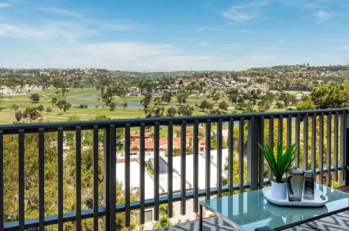 2434 Torrejon Pl, Carlsbad CA  92009-8033 exterior