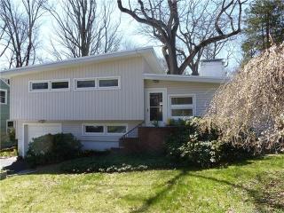 122 Corbin Rd, New Haven CT  06517-2907 exterior