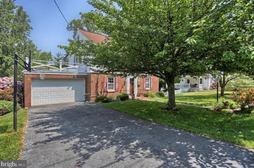 4124 Ridgeview Rd, Harrisburg, PA 17112-2879