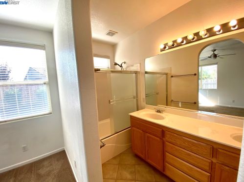 10101 Atkins Dr, Elk Grove CA 95757-4319 exterior