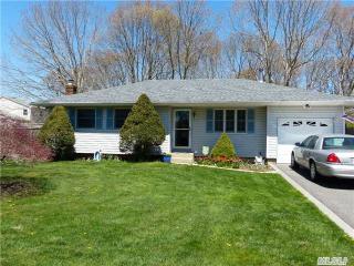 85 Crestwood Dr, Smith Point, NY 11967-1319