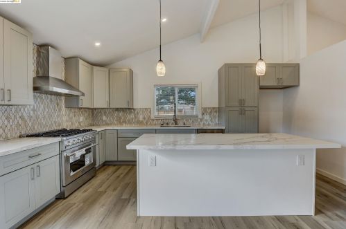 663 Starling Ave, Livermore CA  94551-6143 exterior