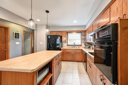 2101 116, Milwaukee WI 53226-2106 exterior