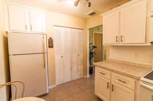 511 Sandpiper Cir, Delray Beach, FL 33445-1841