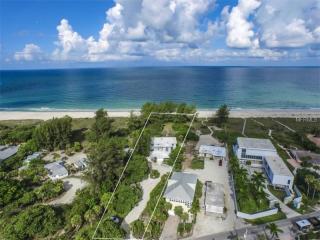 704 Casey Key Rd, Nokomis, FL 34275-3309