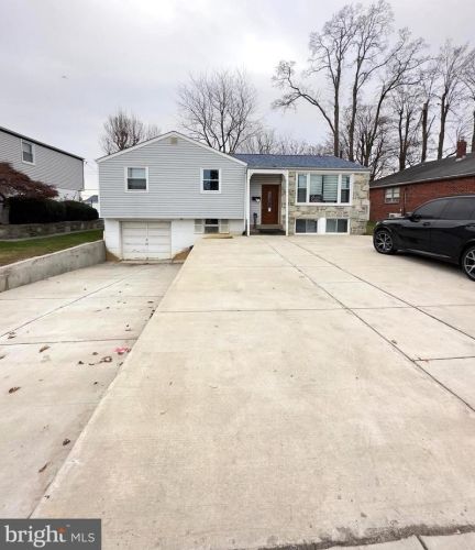 11051 Bustleton Ave, Philadelphia, PA 19116-2807