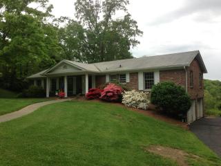912 Snowdon Dr, Knoxville, TN 37912-2941