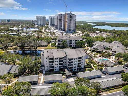 900 Arbor Lake Dr, Naples FL  34110-8695 exterior