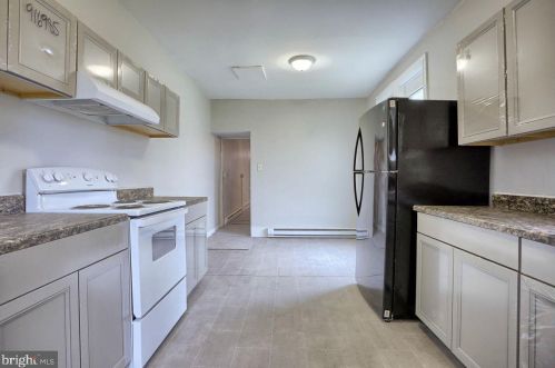 627 Oxford St, Harrisburg PA  17110-2521 exterior