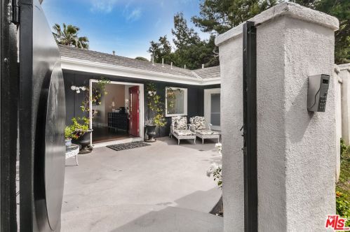 3200 Wrightwood Dr, North Hollywood CA  91604-3936 exterior