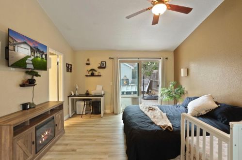 9020 Lismore Dr, Elk Grove CA  95624-2661 exterior