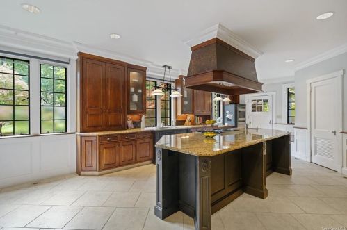 37 Fox Hill Rd, Tuxedo Park NY  10987-4227 exterior