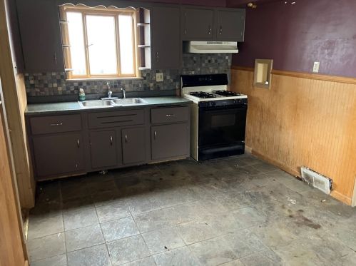 4614 5th Ave, Beaver Falls PA  15010-3320 exterior