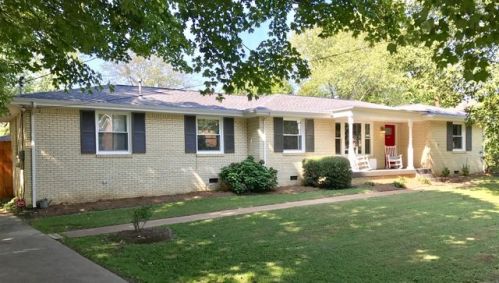 303 Weldon Dr, Hermitage, TN 37076-2134