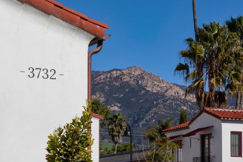 3732 State St, Santa Barbara, CA 93105-3117