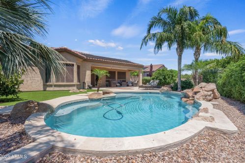 4081 Nightingale Ln, Gilbert, AZ 85298-2701