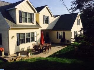 1102 Wedgewood Rd, Flourtown, PA 19031-2126