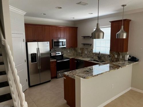 7372 Bristol Cir, Naples FL  34120-0694 exterior
