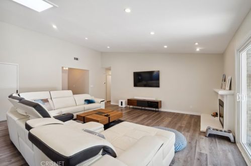 857 Crosby Ave, Simi Valley CA  93065-5012 exterior