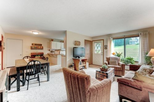 1613 Helmo Ave, Saint Paul, MN 55128-5535