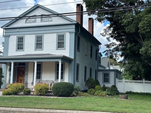 39 Sachem St, Norwich, CT 06360-4201