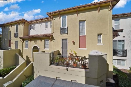 61 Matisse Ct, Concord, CA 94523-4238
