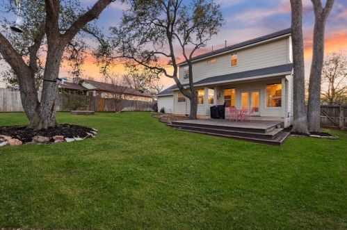 302 Deepwood Dr, Georgetown TX 78628-8305 exterior