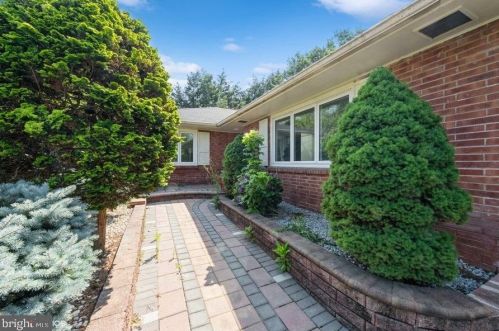 605 Brentwater Rd, Camp Hill, PA 17011-1502