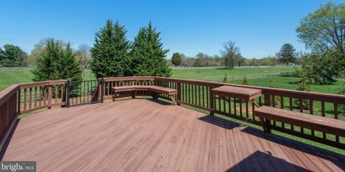 10624 Cavalcade St, Great Falls VA  22066-2427 exterior