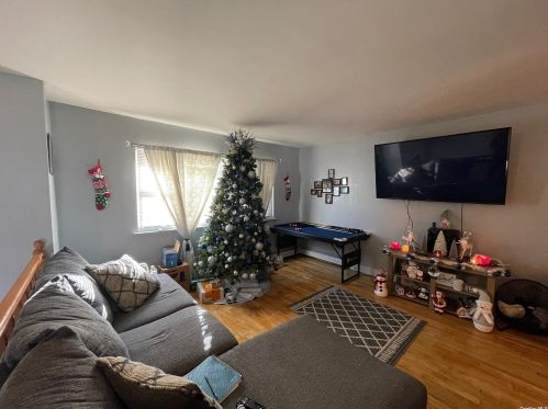 1 Barnum St, Babylon, NY 11704-2800