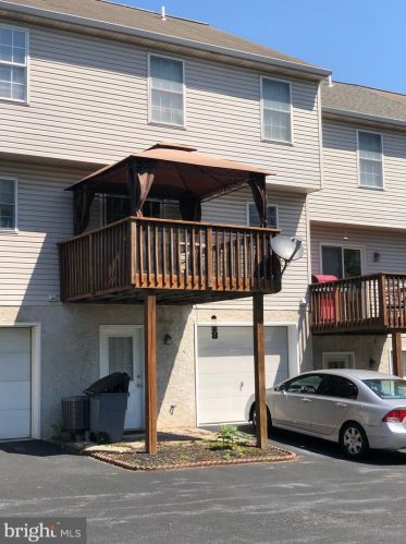 834 Knoll Dr, Mount Joy PA  17552-9410 exterior