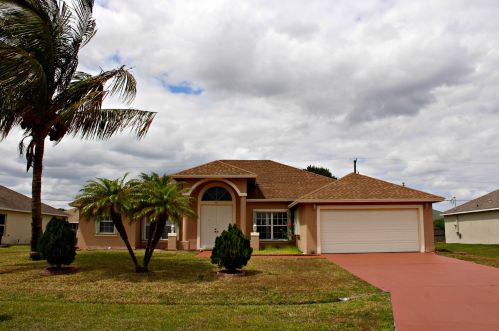 961 Connecticut Ter, Fort Pierce, FL 34953-1514