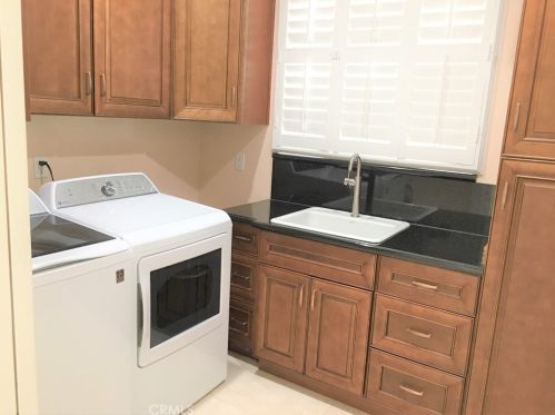 10026 Mattock Ave, Downey CA  90240-3529 exterior