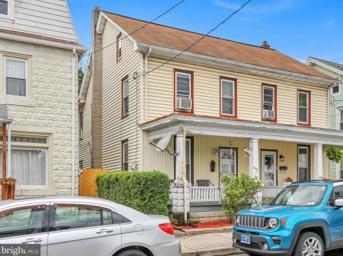 242 Duke St, Ephrata, PA 17522-2030
