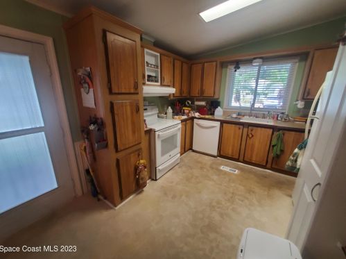 411 Kumquat Dr, Sebastian, FL 32976-6843