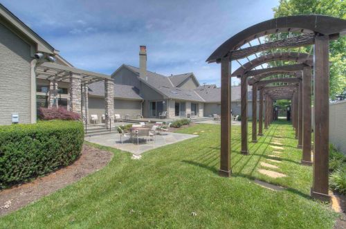 875 Squire Oaks Dr, Covington KY  41017-1342 exterior