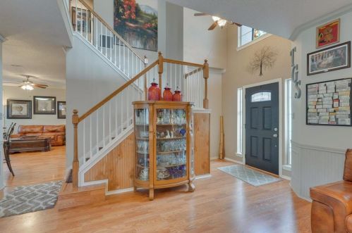1916 Robin Ln, Lewisville, TX 75028-4597