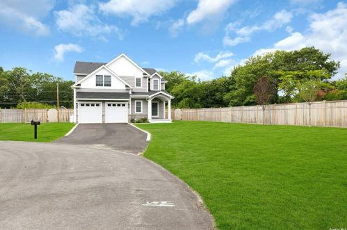29 Humphrey St, West Hampton Beach, NY 11978-2033