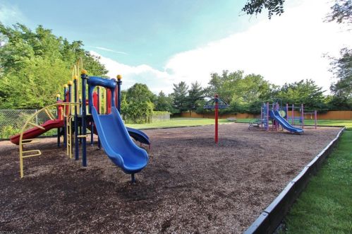 1025 Flakne Ct, South Plainfield NJ  07080-2350 exterior