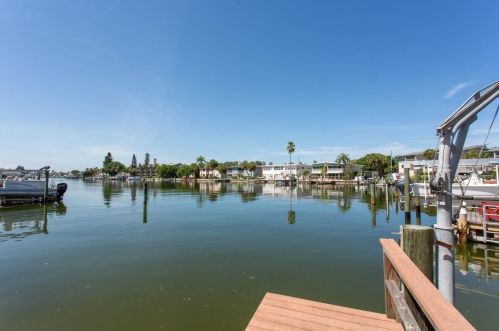 12050 4 St, Saint Petersburg FL  33706-4426 exterior