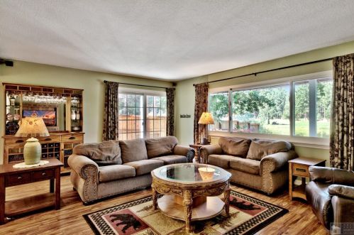 1084 Fairway Ave, South Lake Tahoe CA  96150-8401 exterior