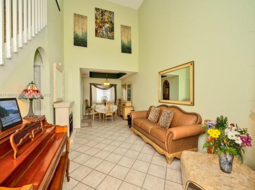 348 107th Ave, Hollywood FL  33026-4068 exterior