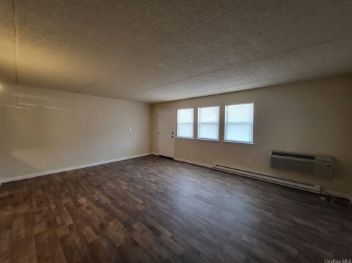 113 Concord Ln, Middletown, NY 10940-6633