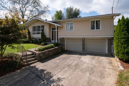 1552 Glenrock Rd, Louisville, KY 40216-4067