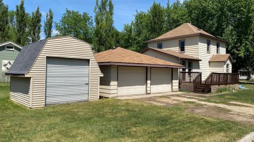 301 Drury Ave, Lowry, MN 56349-4634