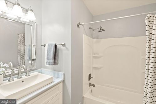 7223 Olde Lantern Way, Springfield VA  22152-3568 exterior