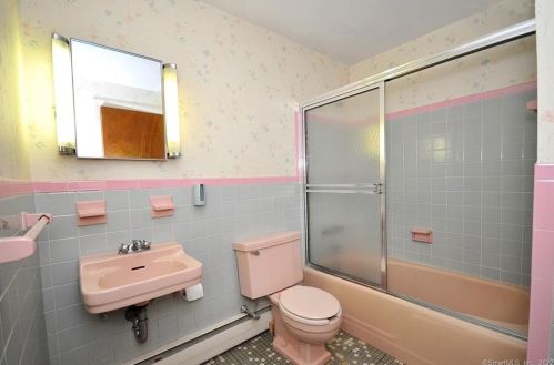 50 Gardner St, Manchester CT 06040-6606 exterior