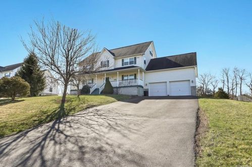 222 Village Dr, Florida, NY 10921-1834