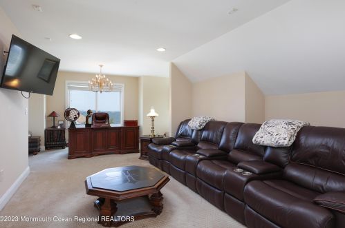 8 Benton Ave, Leonardo NJ  07737-1403 exterior